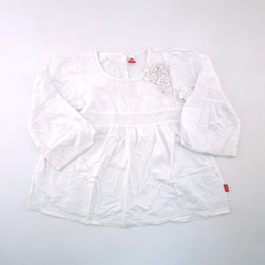 <b><span style="background-color: #FFC808"><font color="black">&nbsp;*PLAYGROUND*&nbsp;</font></span></b> 6-7Y Girls White Detail Dress with Satin Flowers - Mist - photo needed