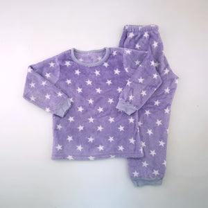 <b><span style="background-color: #FFC808"><font color="black">&nbsp;*PLAYGROUND*&nbsp;</font></span></b> 4-5Y Girls Purple with White Stars Fluffy Sleep Set - Woolworths
