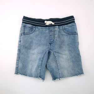 <b><span style="background-color: #FFC808"><font color="black">&nbsp;*PLAYGROUND*&nbsp;</font></span></b> 8-9Y Boys Denim Shorts with White Drawstring - Cotton On