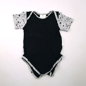 <b><span style="background-color: #ee1f44"><font color="white">&nbsp;*NEW*&nbsp;</font></span></b> 18-24M Girls Grey with Black Flower Pattern - Boebs and Lainie