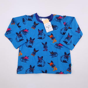 <b><span style="background-color: #ee1f44"><font color="white">&nbsp;*NEW*&nbsp;</font></span></b> 6-12M Unisex Blue With Bunnies Top - Blu Belle
