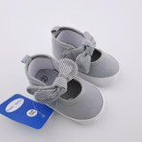 <b><span style="background-color: #ee1f44"><font color="white">&nbsp;*NEW*&nbsp;</font></span></b> Size 2 Girls Grey with Bow Shoe - Shein