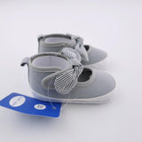 <b><span style="background-color: #ee1f44"><font color="white">&nbsp;*NEW*&nbsp;</font></span></b> Size 2 Girls Grey with Bow Shoe - Shein