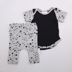 <b><span style="background-color: #ee1f44"><font color="white">&nbsp;*NEW*&nbsp;</font></span></b> Newborn Girls Grey With Flower Onesie and Legging - Boebs and Lainie