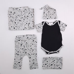 <b><span style="background-color: #ee1f44"><font color="white">&nbsp;*NEW*&nbsp;</font></span></b> 0-3M Girls Grey With Flower Set - Boebs and Lainie