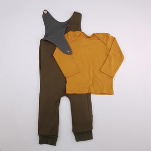 <b><span style="background-color: #ee1f44"><font color="white">&nbsp;*NEW*&nbsp;</font></span></b> 18-24M Boys Green/Grey/Mustard Reversible Set - Boebs and Lainie
